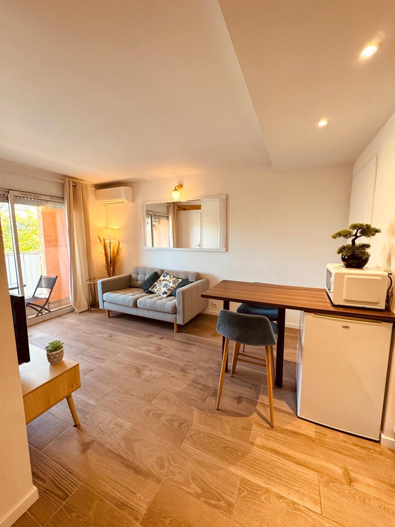 Claelle Appartment - 200M Beach 망들리유 라 나플 외부 사진