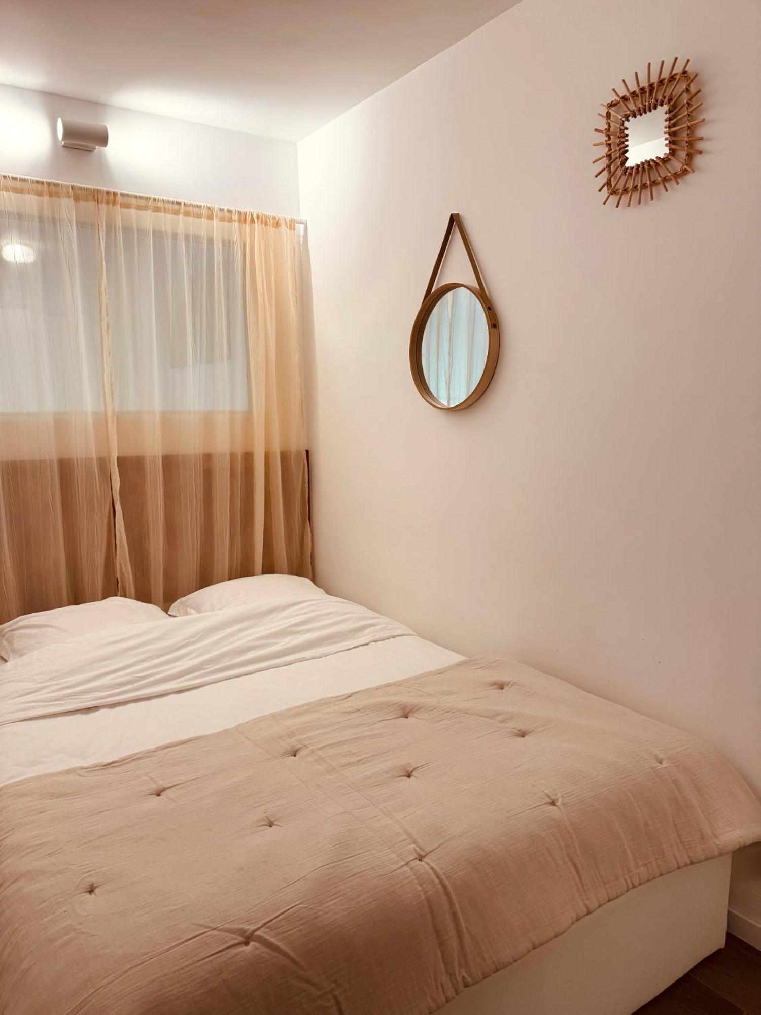 Claelle Appartment - 200M Beach 망들리유 라 나플 외부 사진