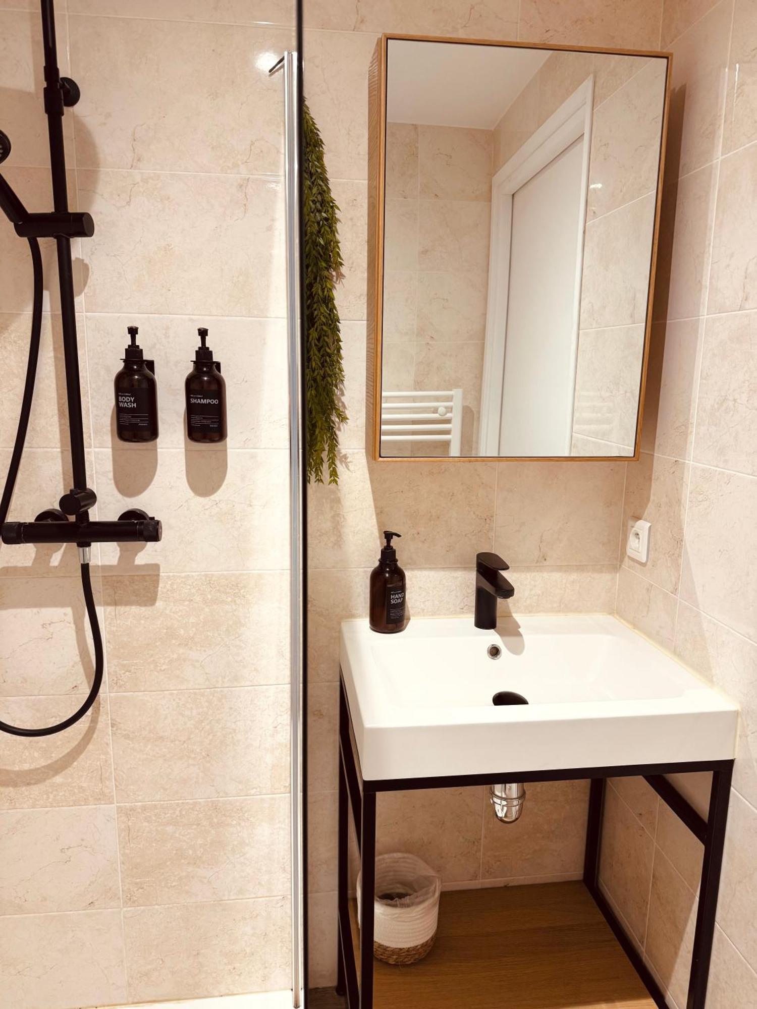 Claelle Appartment - 200M Beach 망들리유 라 나플 외부 사진